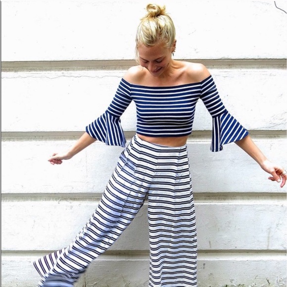 Reformation clover black white stripe ribbed off the shoulder bell sleeve top - Picture 6 of 11